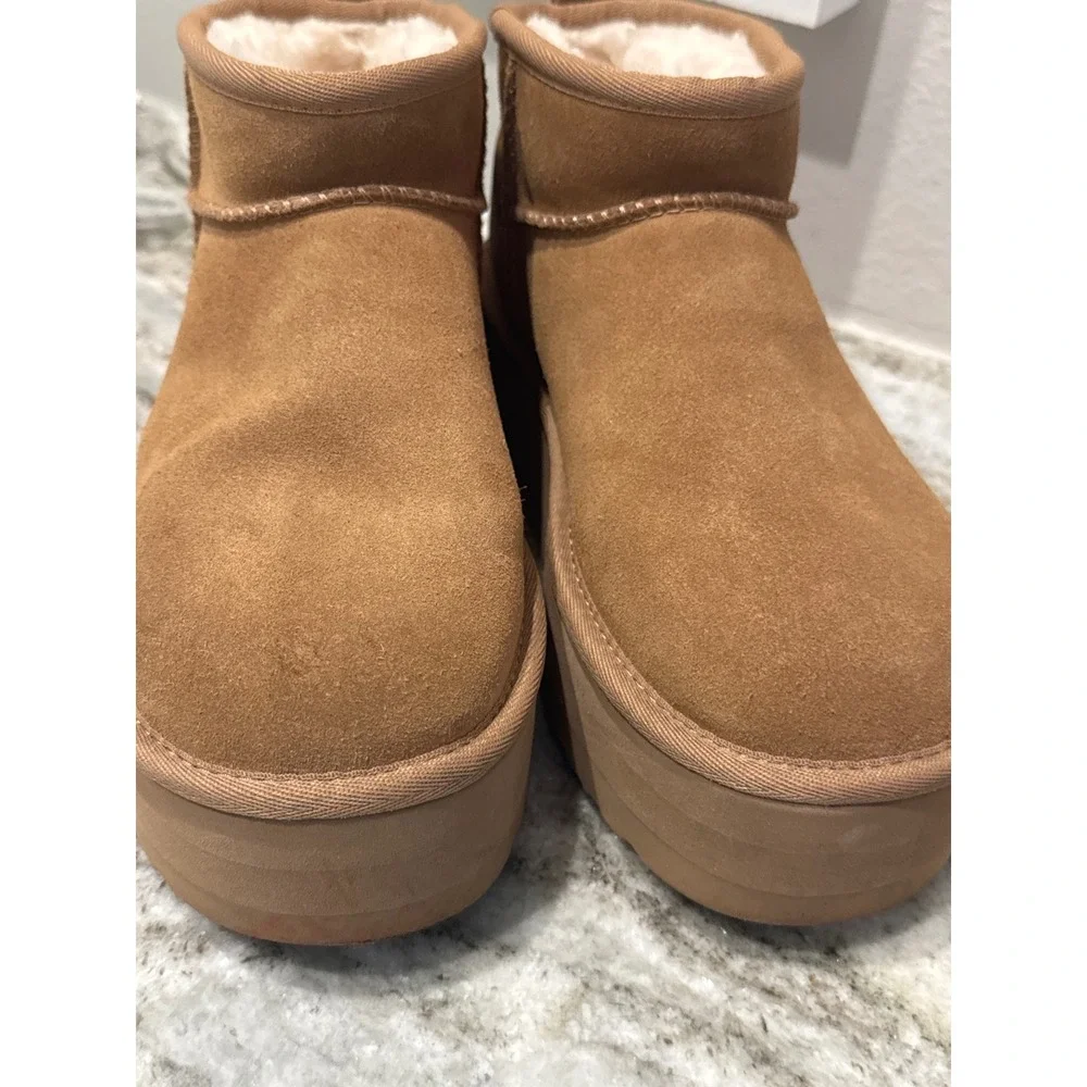 UGG Women's Classic Ultra Mini Platform Boot in Chestnut size 7